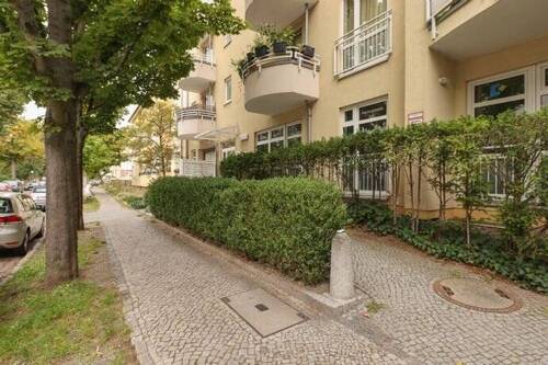 Hauseingang - Etagenwohnung in Berlin zum Kaufen