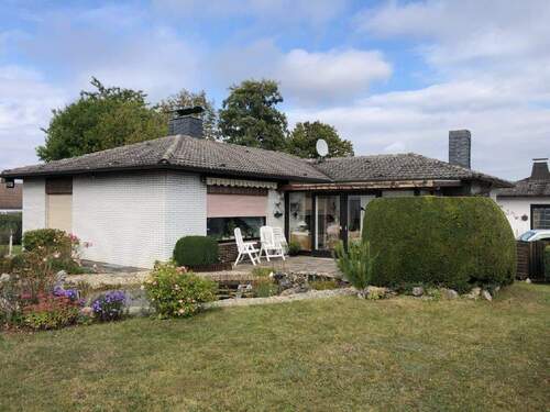 Straßenansicht - Top Lage Nähe Krankenhaus - 349.000,00&nbsp;EUR Kaufpreis, ca.&nbsp; 121,90&nbsp;m&sup2;&nbsp;Wohnfl&auml;che