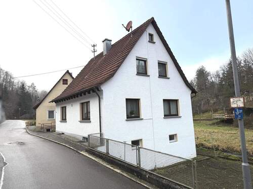 Seitenansicht - Natur pur: Sanierungsobjekt mit Bach und zusätzlichem Altgebäude