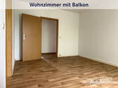 Wohnzimmer mit Balkon - 