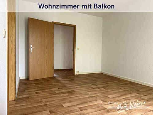 Wohnzimmer mit Balkon - 