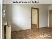 Wohnzimmer mit Balkon - 