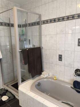 Bad EG Dusche/Wanne - 