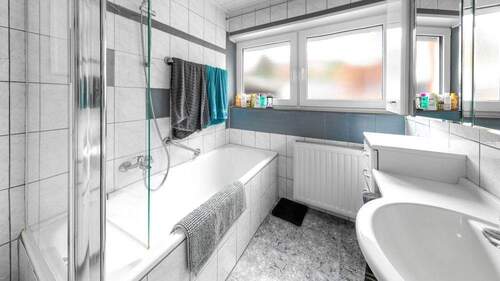 Bad EG - 6 Zimmer Mehrfamilienhaus, Wohnhaus zum Kaufen in Enkenbach-Alsenborn