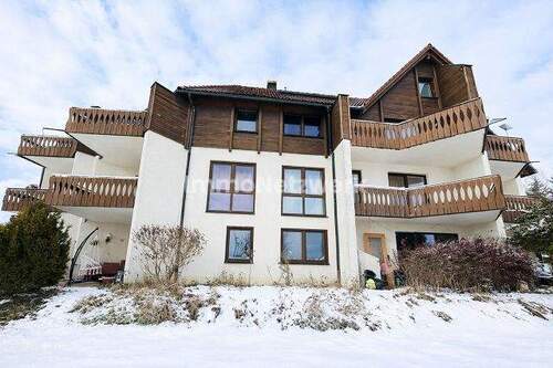 Rückseite Ansicht Terrassen Winter - Etagenwohnung mit 110,00 m&sup2; in Naila / Marlesreuth zum Kaufen