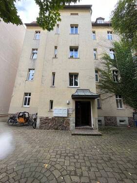 Hausansicht.jpeg - Aufbereitete 2-Raumwohnung in Urbaner Umgebung