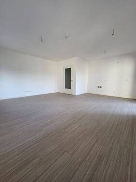 Beispiel Wohnzimmer mit Küche - Etagenwohnung mit 67,10 m&sup2; in Halle (Saale) zur Miete