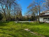 Garten - *** leerstehend *** Zweifamilienhaus mit großflächigem Garten & Garage *** unterkellert ***
