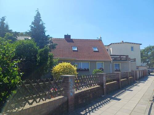 Straßenansicht - 5 Zimmer Doppelhaushälfte in Cottbus