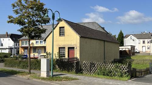 Seitenansicht - 1 Zimmer Mehrfamilienhaus, Wohnhaus in Großlittgen