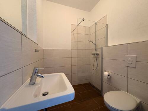Bad mit Dusche - 