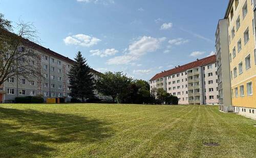Herzlich Willkommen in Lichtentanne - Grüne Wohnlage + Einkaufsmöglichkeiten in der Nähe