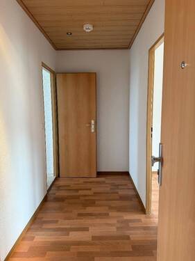 Eingangsbereich/Flur - 2 Zimmer Etagenwohnung zur Miete in Lichtentanne