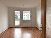 Wohnzimmer mit Balkon - 