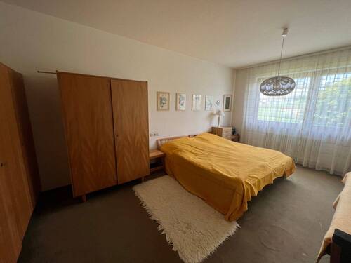 OG: Schlafzimmer 1 - 
