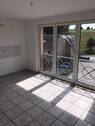 IMG_0603 - Für Autoliebhaber mit Garage vorm Haus! * 2-Zimmer mit Laminat, Wanne und Dusche in ruhiger Lage!