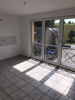 IMG_0603 - Für Autoliebhaber mit Garage vorm Haus! * 2-Zimmer mit Laminat, Wanne und Dusche in ruhiger Lage!