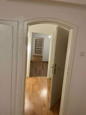 Flur - 4 Zimmer Etagenwohnung zum Kaufen in saarbrücken