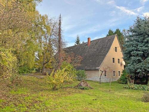 Hausansicht 1 - Idyllisches Grundstück mit eigenem Quellteich, Baumbestand und stark sanierungsbedürftigem Wohnhaus sowie großer Sche...