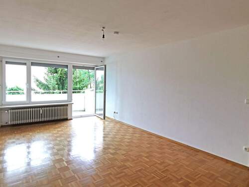 Wohnzimmer mit Südbalkon - Etagenwohnung mit 80,60 m&sup2; in Olching zur Miete