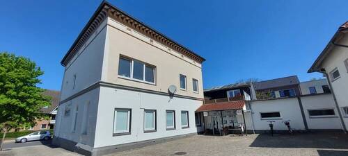 Altbau und Eingang Studio - Mehrfamilienhaus, Wohnhaus in Varel