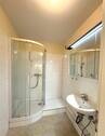 Bad mit Dusche u. WM-Anschluss - 