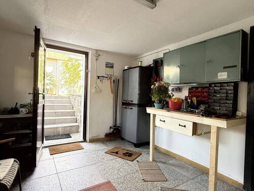 Kellereingang mit kleiner Werkstatt - 