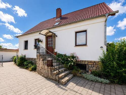 Wohnhaus-Einfahrt - Gepflegtes Einfamilienhaus in ruhiger, zentraler Lage von Quedlinburg