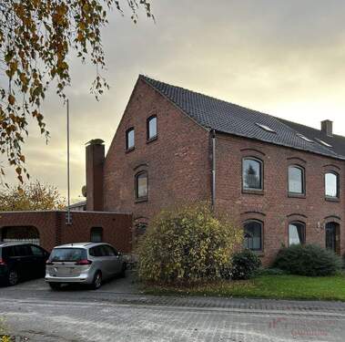 Ansicht - IMMOBILIEN GUMNIOR präsentiert: historisches Mehrfamilienhaus aus der Gründerzeit - Ein Juwel für Handwerker und Visionäre