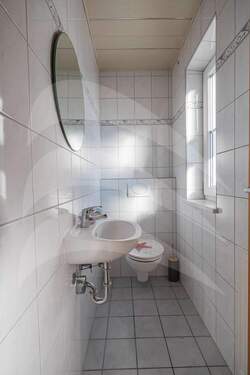 Gäste WC - 4 Zimmer Einfamilienhaus zum Kaufen in Büchlberg