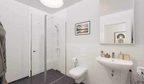 Ein modern gefliestes Badezimmer mit bodengleicher - 