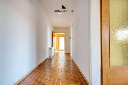 Flur erste Wohnung - Mehrfamilienhaus, Wohnhaus mit 215,00 m² in Sasbachwalden zum Kaufen