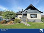 Bild 1 - Großzügiges Einfamilienhaus mit stilvoll modernisiertem Ambiente und weitläufigem Grundstück