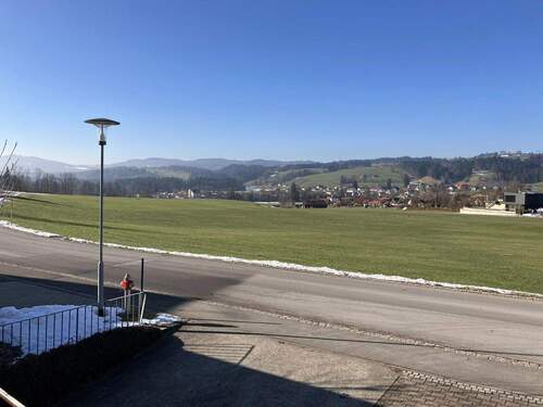 Ausblick - 2025 komplett renovierte (+neuem Bad) stilvolle 2-Raum-EG-Wohnung mit Balkon in Weiler-Simmerberg