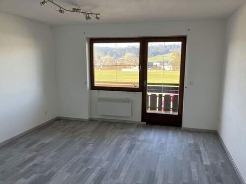 Wohnzimmer - 2 Zimmer Etagenwohnung zum Kaufen in Weiler-Simmerberg