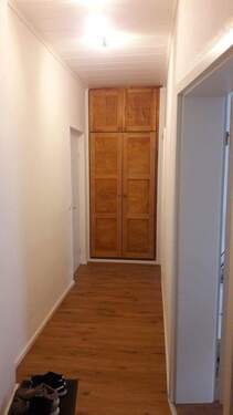 Flur mit Abstellraum - 