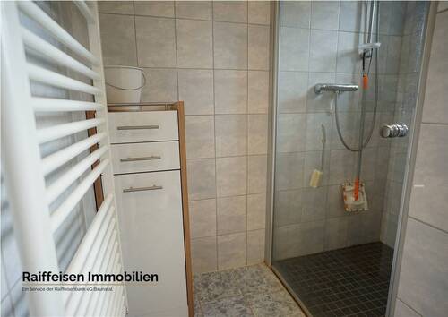 Raiffeisenstraße 8 - 