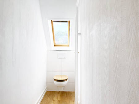 WC - 