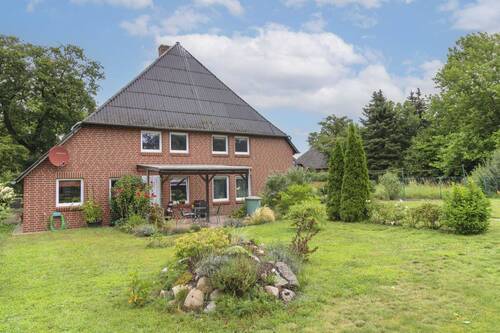 Hausansicht Rückseite - 9 Zimmer Einfamilienhaus in Gusborn