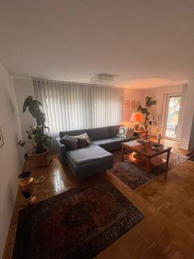 Wohnzimmer - 2 Zimmer Etagenwohnung zum Kaufen in Nürnberg