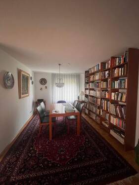 Wohnzimmer - Etagenwohnung mit 78,70 m&sup2; in Nürnberg zum Kaufen