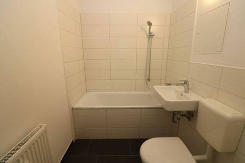 Bad mit Wanne - *Privater Wellnessbereich* - 3RW mit Balkon und Badewanne