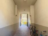 Durchgang zum Innenhof - Etagenwohnung mit 52,00 m&sup2; in Leipzig zum Kaufen