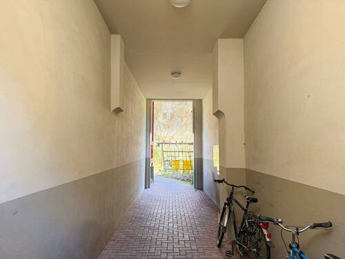 Durchgang zum Innenhof - Etagenwohnung mit 52,00 m&sup2; in Leipzig zum Kaufen