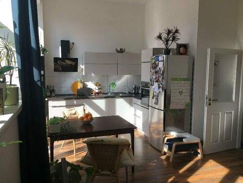 Moderne Küche mit Essplatz - 