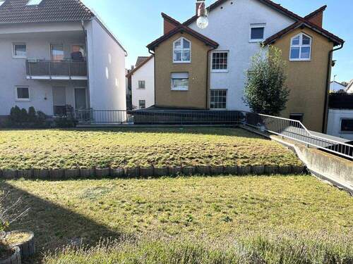 Grünanlage vor der Terrasse - 