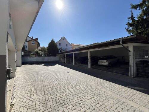 Parkplätze im Hof - 