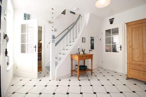geschmachvolle Eingangsdiele - 6 Zimmer Doppelhaushälfte in Schleswig