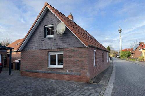 Straßenansicht Vorderhaus - 