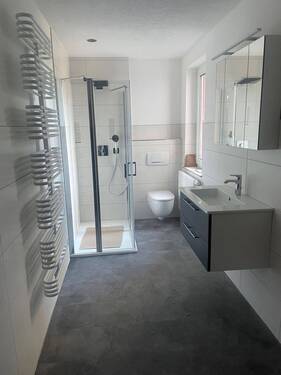 Bad.jpg - 3 Zimmer Etagenwohnung zur Miete in Elgersburg